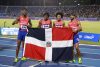 Marileidy Paulino (2i), Christopher Melenciano (i), Anabel Medina (2d) y Erick Sánchez, de República Dominicana, posan luego de ganar la final de relevos 4x400 metros mixto durante los XXV Juegos Centroamericanos y del Caribe Santo Domingo 2026 en Santo Domingo (República Dominicana). EFE/ Orlando Barría