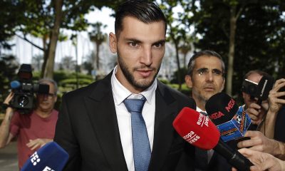 Foto de archivo del 15/06/2026 del futbolista Rafa Mir a su llegada a la Ciudad de la Justicia de Valencia. La Sección Cuarta de la Audiencia Provincial de Valencia condenó a 8,5 años de prisión al jugador por un delito de agresión sexual y otro de lesiones EFE/ Biel Aliño