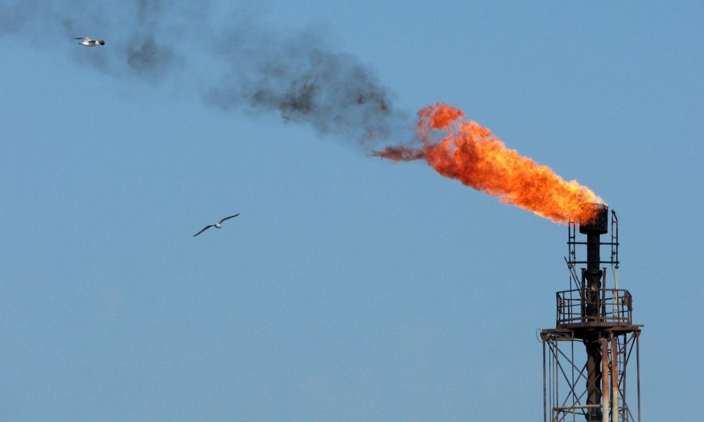 Imagen de archivo de una plataforma petrolífera en el Mar Negro cerca de Constanta en Rumanía. EFE/Str