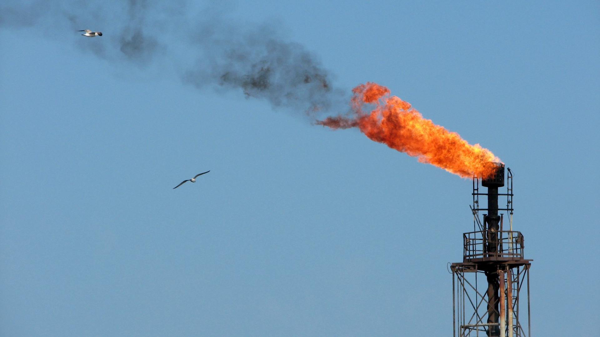 Imagen de archivo de una plataforma petrolífera en el Mar Negro cerca de Constanta en Rumanía. EFE/Str