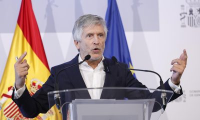 .- El ministro del Interior, Fernando Grande-Marlaska, durante la rueda de prensa que ha ofrecido este martes en Madrid tras asistir a la reunión del consejo extraordinario de ministros del Interior de la UE celebrada de manera telemática, para analizar la situación tras la crisis migratoria ocurrida en Ceuta la pasada semana. EFE/ Chema Moya