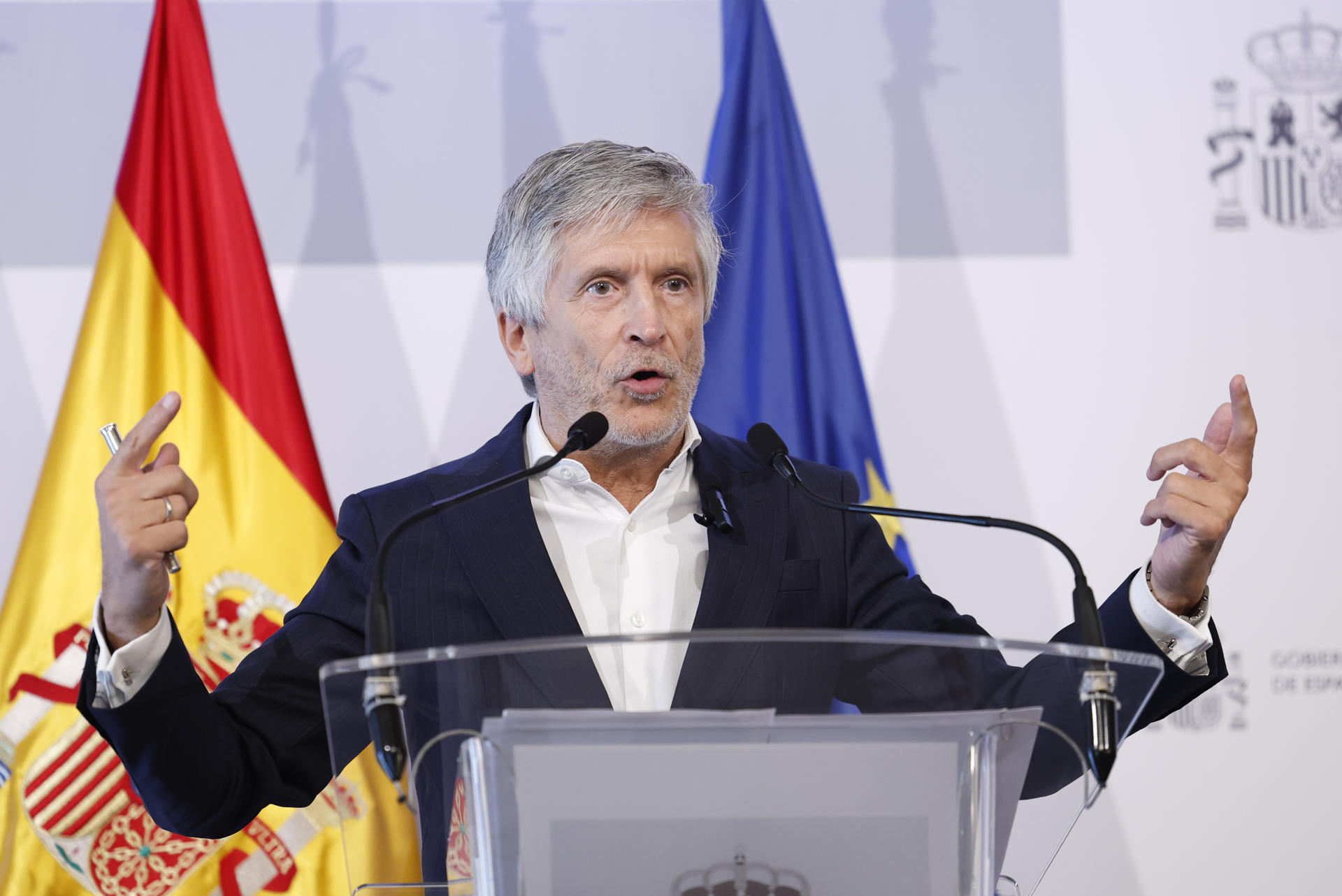 .- El ministro del Interior, Fernando Grande-Marlaska, durante la rueda de prensa que ha ofrecido este martes en Madrid tras asistir a la reunión del consejo extraordinario de ministros del Interior de la UE celebrada de manera telemática, para analizar la situación tras la crisis migratoria ocurrida en Ceuta la pasada semana. EFE/ Chema Moya