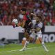 Luis Leite (i) de Atlas disputa el balón con Diego Rossi de Monterrey este sábado, durante un partido de la jornada 3 de del torneo apertura 2026 de la Liga MX entre Atlas y Monterrey disputado en el estadio Jalisco en Guadalajara (México). EFE/ Francisco Guasco