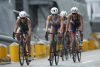 María Velásquez (c), de Colombia, y Ana María Torres (i), de México, compiten en la final femenina de triatlón individual en los XXV Juegos Centroamericanos y del Caribe Santo Domingo 2026, en Santo Domingo (República Dominicana). EFE/ Rodrigo Sura