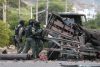 Policías inspeccionan el lugar donde ocurrió un atentado terrorista este sábado, en Cúcuta (Colombia). EFE/ Mario Caicedo
