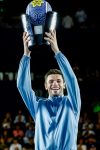 Arthur Géa, de Francia, levanta el trofeo de campeón este sábado, al ganarle a Denis Shapovalov, de Canadá, en la final del Torneo Mifel Tennis Open by Telcel Oppo Los Cabos, en el estado de Baja California Sur (México). EFE/ Jorge Reyes
