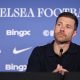 Xabi Alonso, entrenador del Chelsea desde el 13 de julio pasado, y expreparador del Real Madrid, aseguró que la "cicatriz" por su salida del club blanco "está curada" y que se queda "con las cosas positivas". EFE/EPA/NEIL HALL