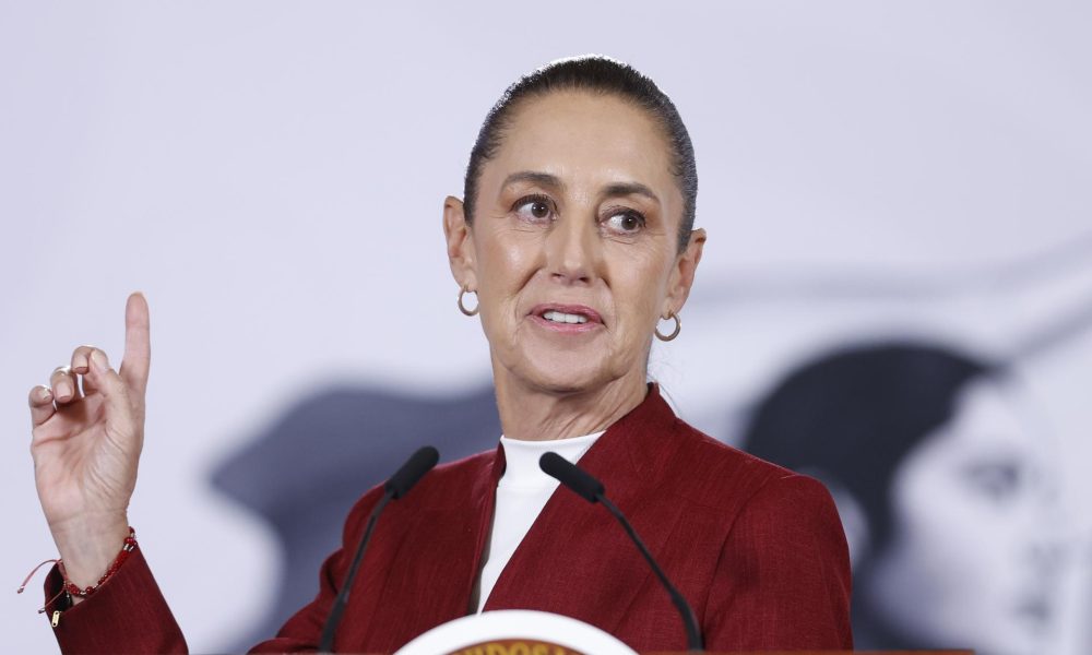 La presidenta de México, Claudia Sheinbaum, habla durante una rueda de prensa este martes, en el Palacio Nacional de Ciudad de México (México). EFE/ Sáshenka Gutiérrez