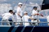 El rey Felipe VI a la caña del 'Hispania' durante la primera jornada de la 44 edición de la Copa del Rey Mapfre de Vela este martes en la bahía de Palma. EFE/Ballesteros

