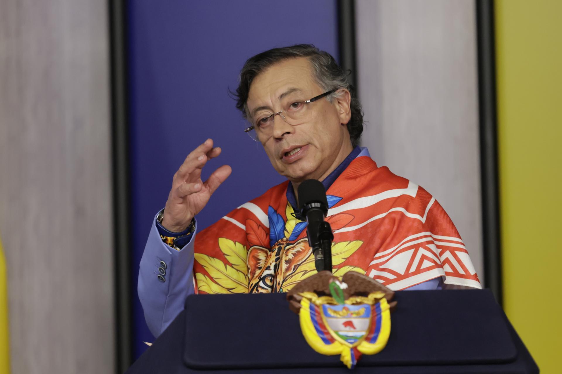 El presidente de Colombia, Gustavo Petro, habla durante una rueda de prensa, este 3 de agosto de 2026, en Bogotá (Colombia). EFE/ Carlos Ortega