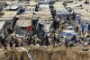 Un bombardeo israelí contra un campamento para personas desplazadas en el Deir el Balah, centro de  Gaza, causa un cráter inmenso y destruye una veintena de tiendas, además de causar daños a otras 200, según fuentes locales. El ataque destruyó también almacenes de medicamentos del aledaño Hospital de los Mártires de Al Aqsa, según un comunicado del Ministerio de Sanidad. EFE/
